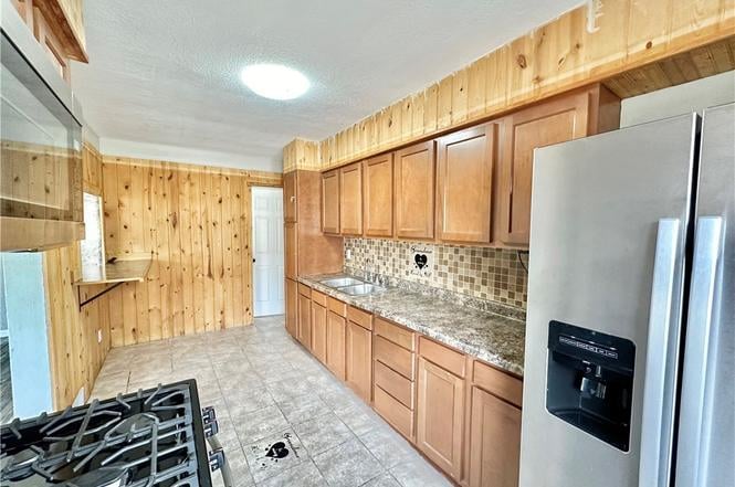 Building Photo - 2303 Maple St