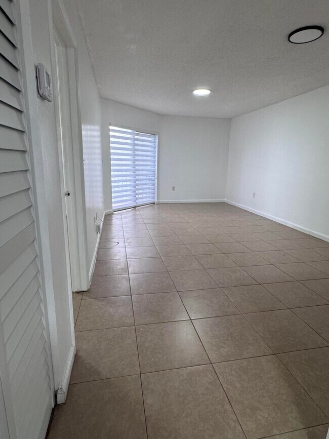 Building Photo - 9968 Nob Hill Ln