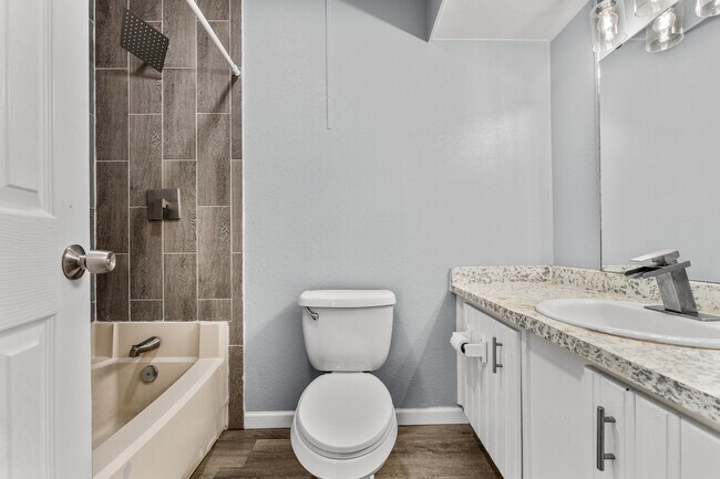 Building Photo - 204 Phillips Rd