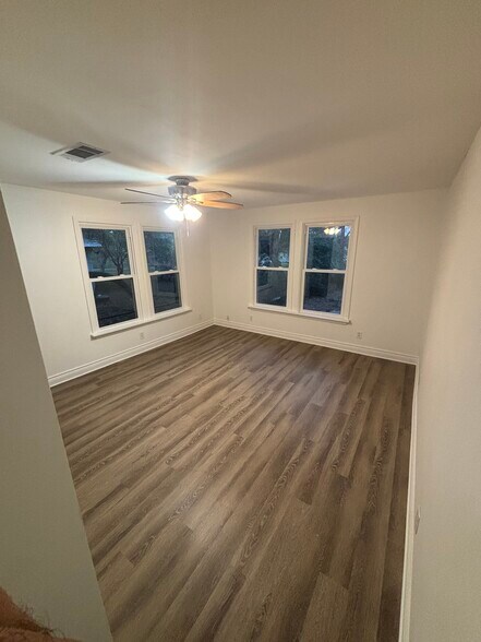 Building Photo - 2218 Saunders St