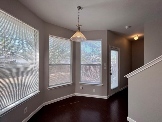 Building Photo - 2707 Westhampton Ct