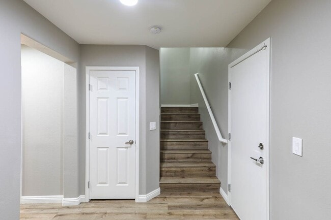 Building Photo - Beautiful 3 Bedroom Townhome With Stunning Mountain Views
