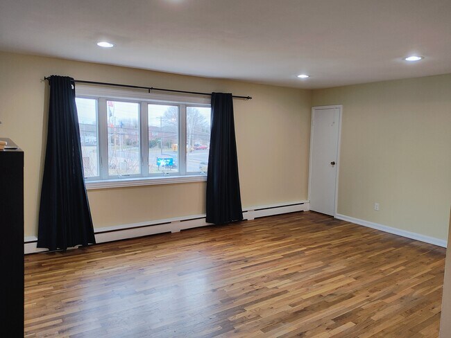 Building Photo - 5 Linden Ave