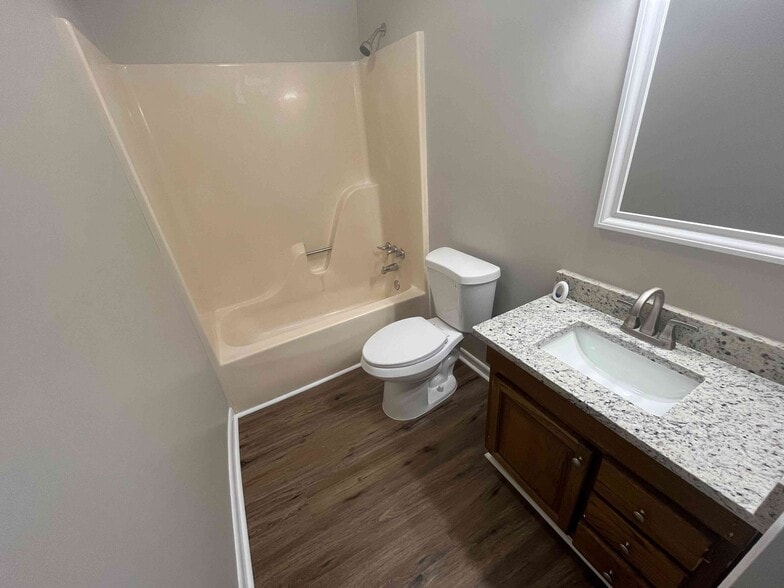 Building Photo - 512 Blaine Dr SW