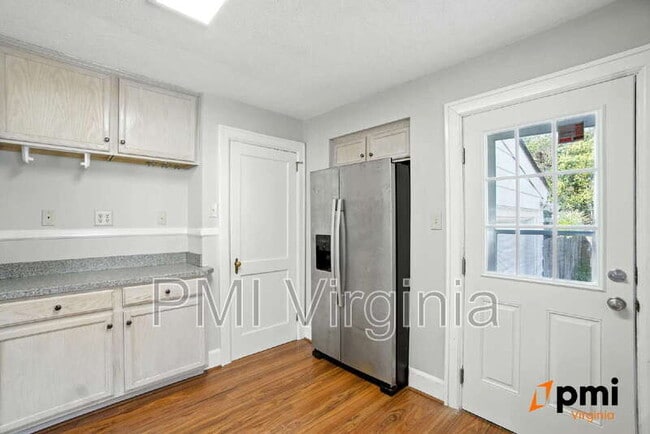 Building Photo - 121 Hanover Ave