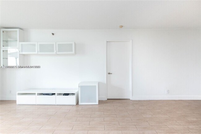 Building Photo - 3300 NE 192 St