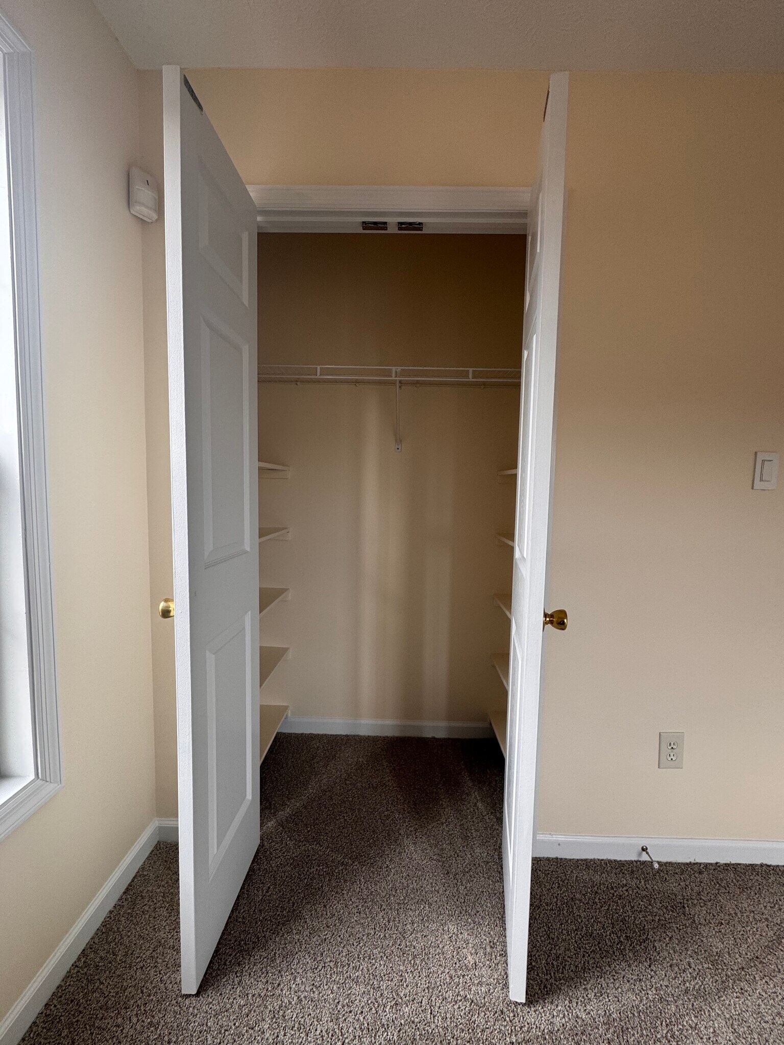 Building Photo - 885 Ridge Rd