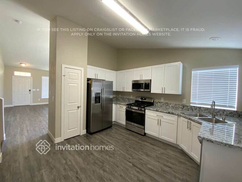 Building Photo - 9531 Observer St