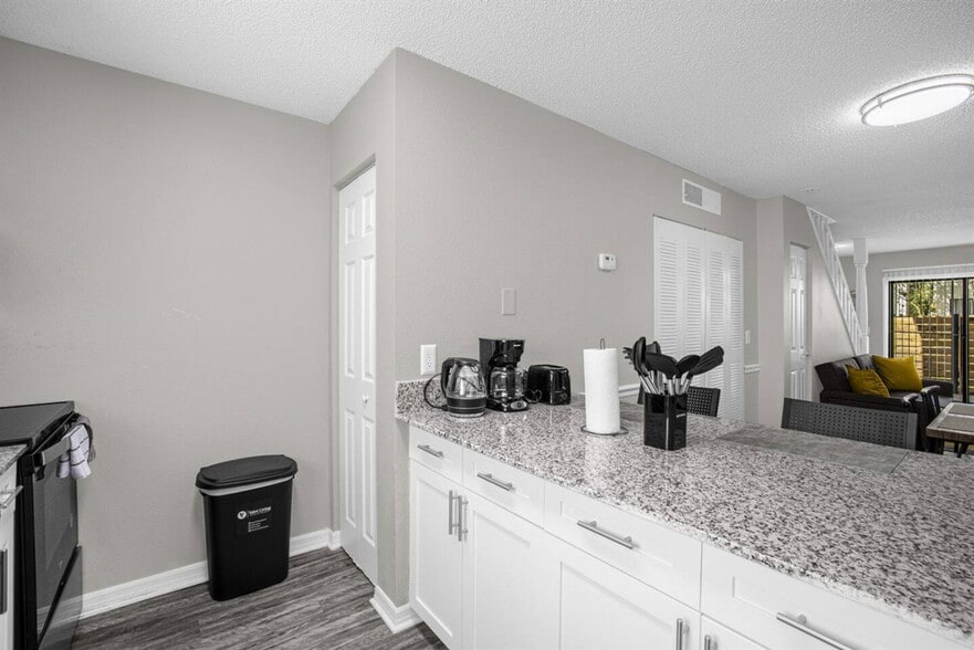 Building Photo - 13915 Heritage Club Dr