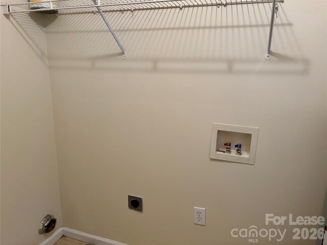 Building Photo - 521 Cedar Spring Dr