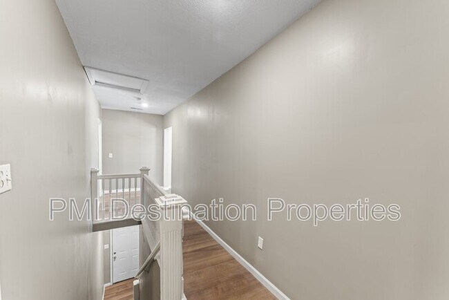Building Photo - 719 5th St