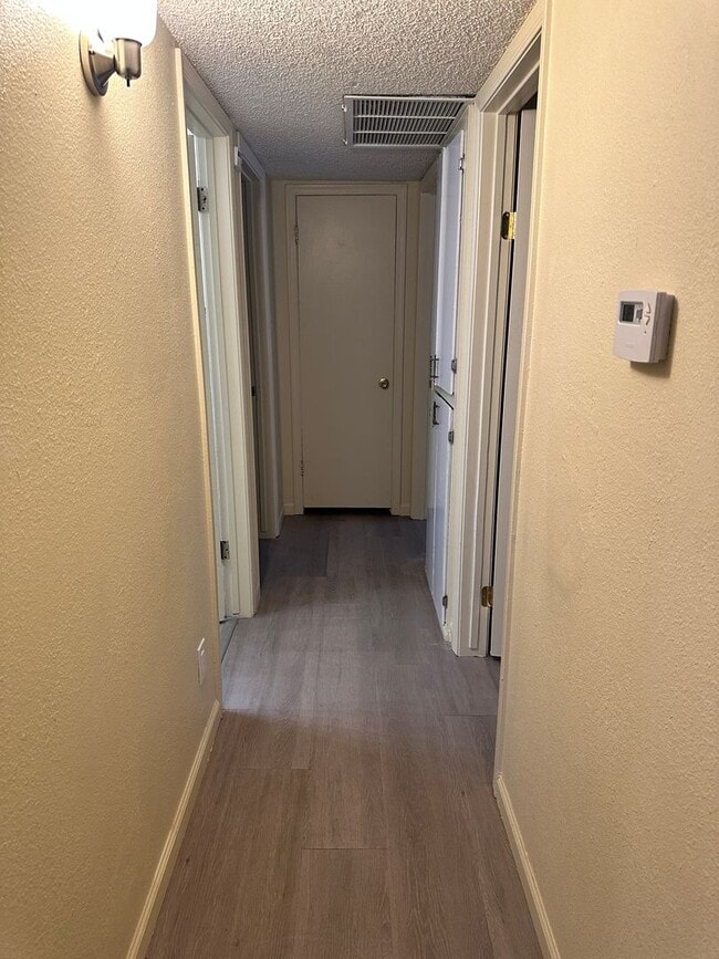 Building Photo - 4 bedroom Rental
