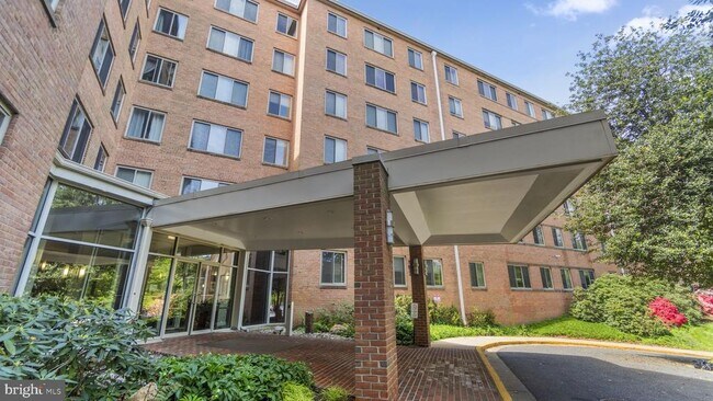 Building Photo - 3000 Spout Run Pkwy
