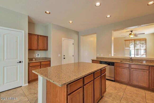 Building Photo - 4063 E Cherry Hills Dr