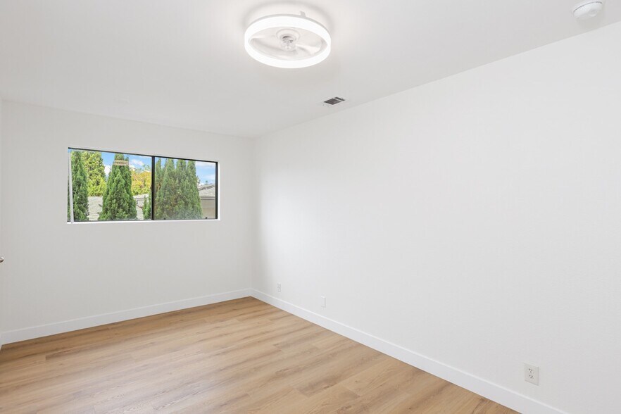 Building Photo - 216 W Escalones