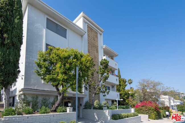 Building Photo - 5935 Chula Vista Way