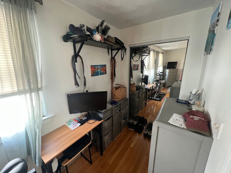 Building Photo - 211 Holland St