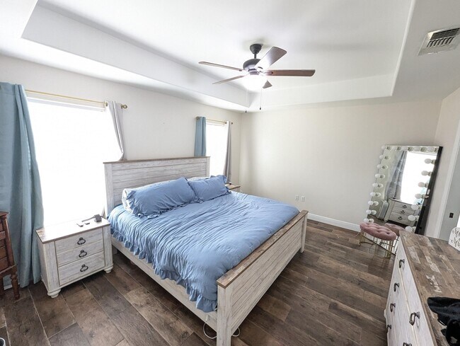 Building Photo - 1880 Presidio St