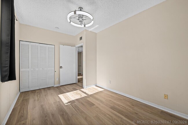 Building Photo - 10565 NW 57th Ct
