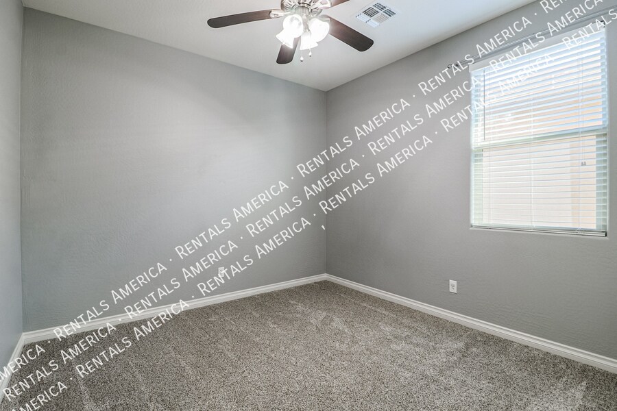 Building Photo - 10910 E Calypso Ave