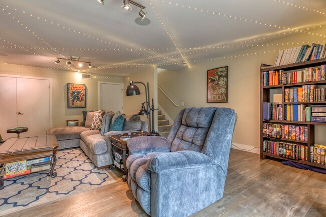 Building Photo - 3805 Keating St