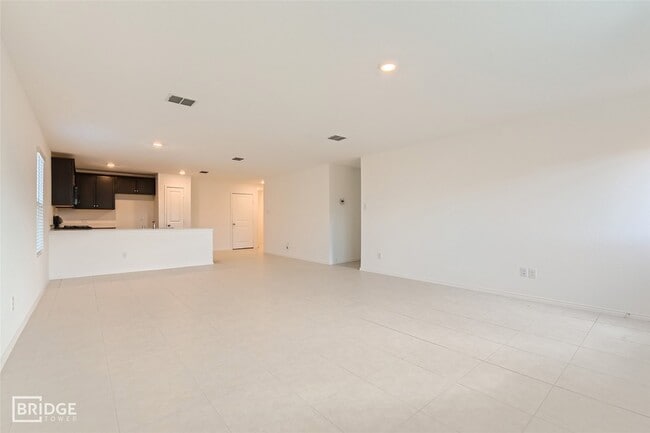 Building Photo - 305 Dry Cyn Wy