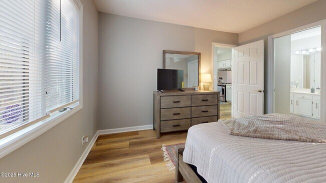 Building Photo - 704 Dover St