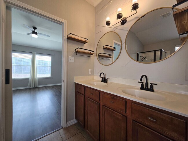 Building Photo - 2609 Red Fern Dr
