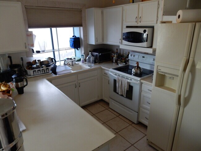 Building Photo - Beautiful Split Level Home in Waneka Lake ...