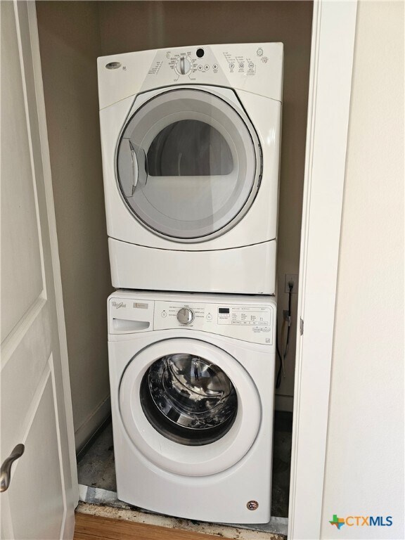 Building Photo - 13420 Lyndhurst St