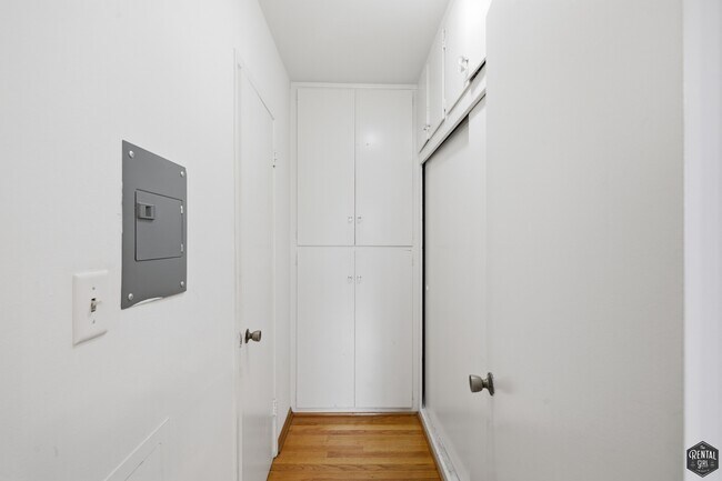 Building Photo - 3743 McLaughlin Ave