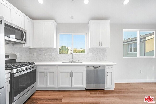 Building Photo - Saticoy Villas