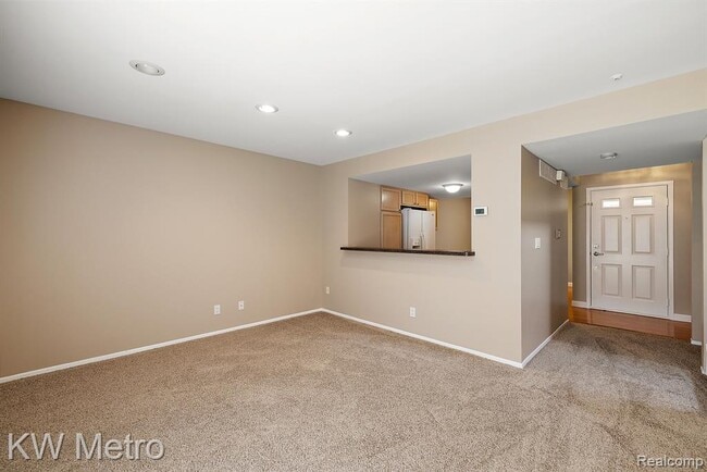 Building Photo - 5652 Drake Hollow Dr E