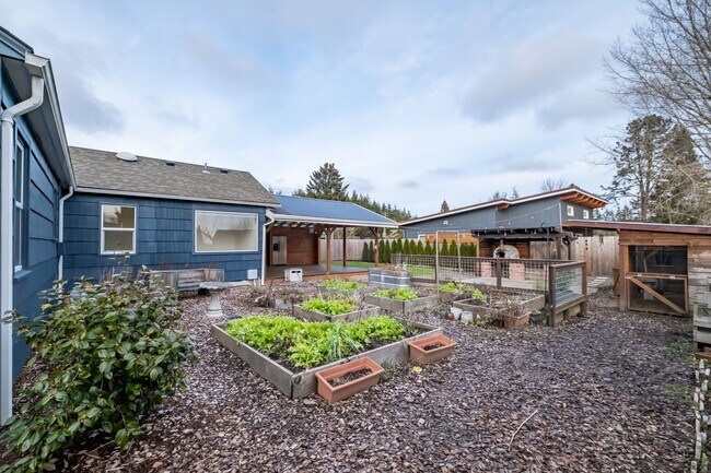 Building Photo - Charming 3-Bed 2 Bath Home with Spectacula...