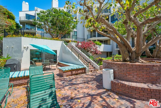 Building Photo - 2920 Neilson Wy