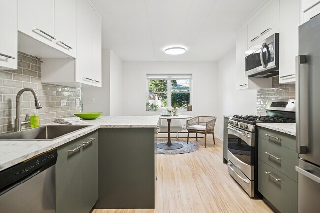 Building Photo - 801 E Miner St