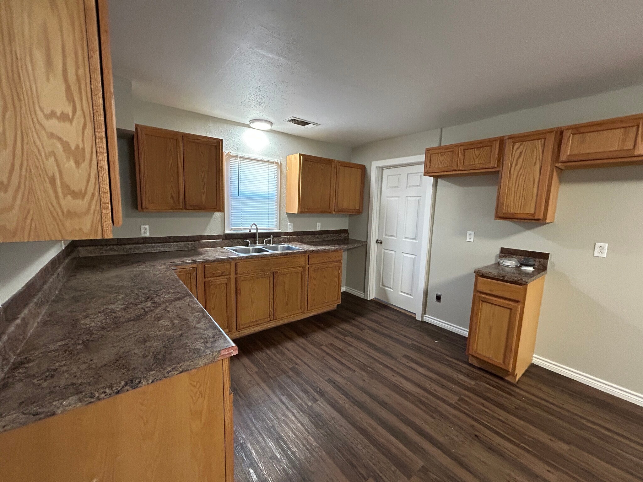 Building Photo - 1121 S Wells St