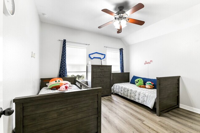 Building Photo - 29022 Pinnacle Ridge Dr