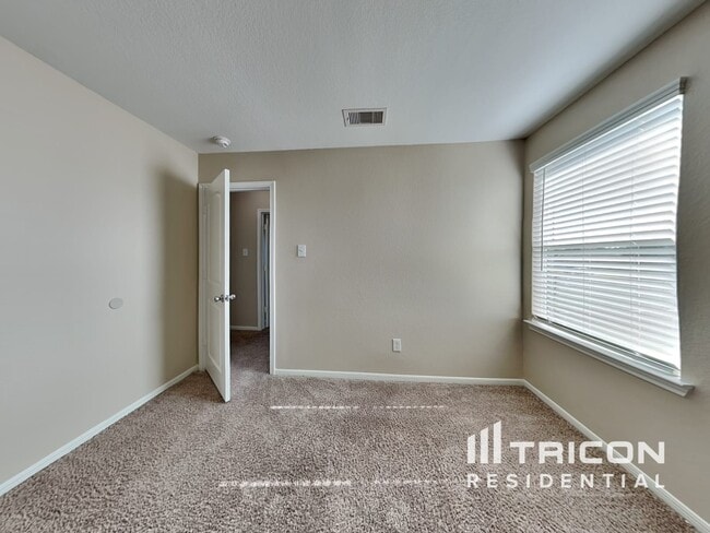 Building Photo - 900 American Monarch Dr