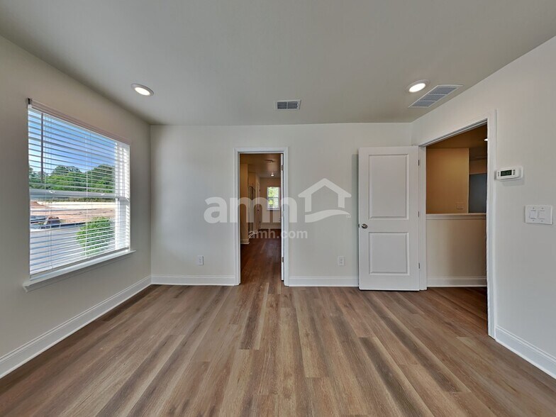 Building Photo - 3307 Emzy Dr