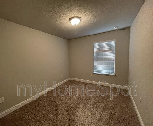 Building Photo - 6091 Royal Port Ct