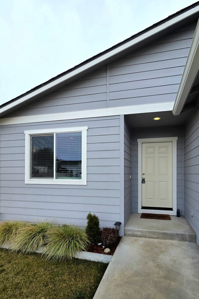 Building Photo - Sage Brooke Neighborhood 3 Bed, 2 Bath House for Rent!