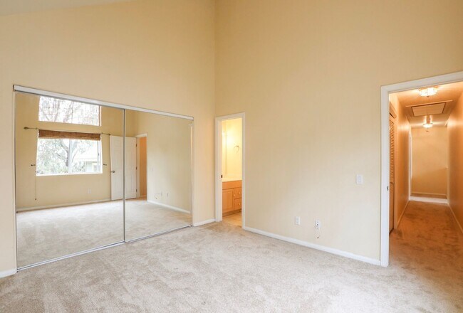 Building Photo - 3 Bedroom + Loft + Office Oceanside Home