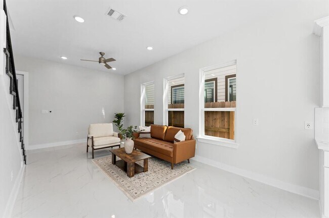 Building Photo - 7407 Cora St