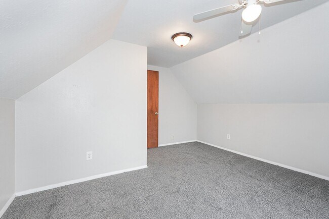 Building Photo - 1025 W 23rd St