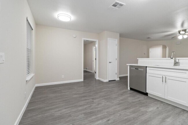 Building Photo - 14305 Cummins Way