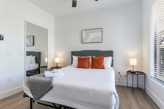 Building Photo - 15608 N 71st St