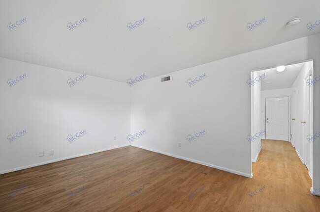 Building Photo - 616 Moore St