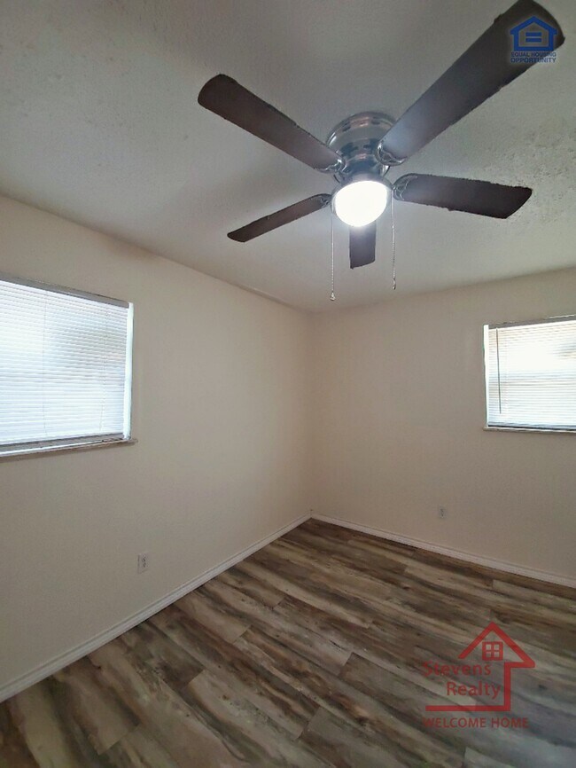 Building Photo - 2110 NW Lindy Ave