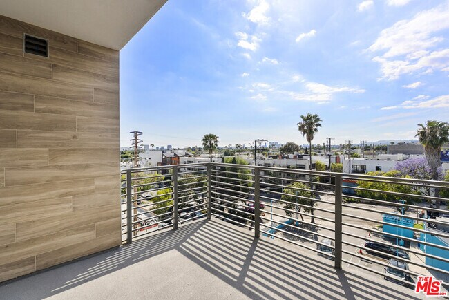 Building Photo - 7428 Santa Monica Blvd